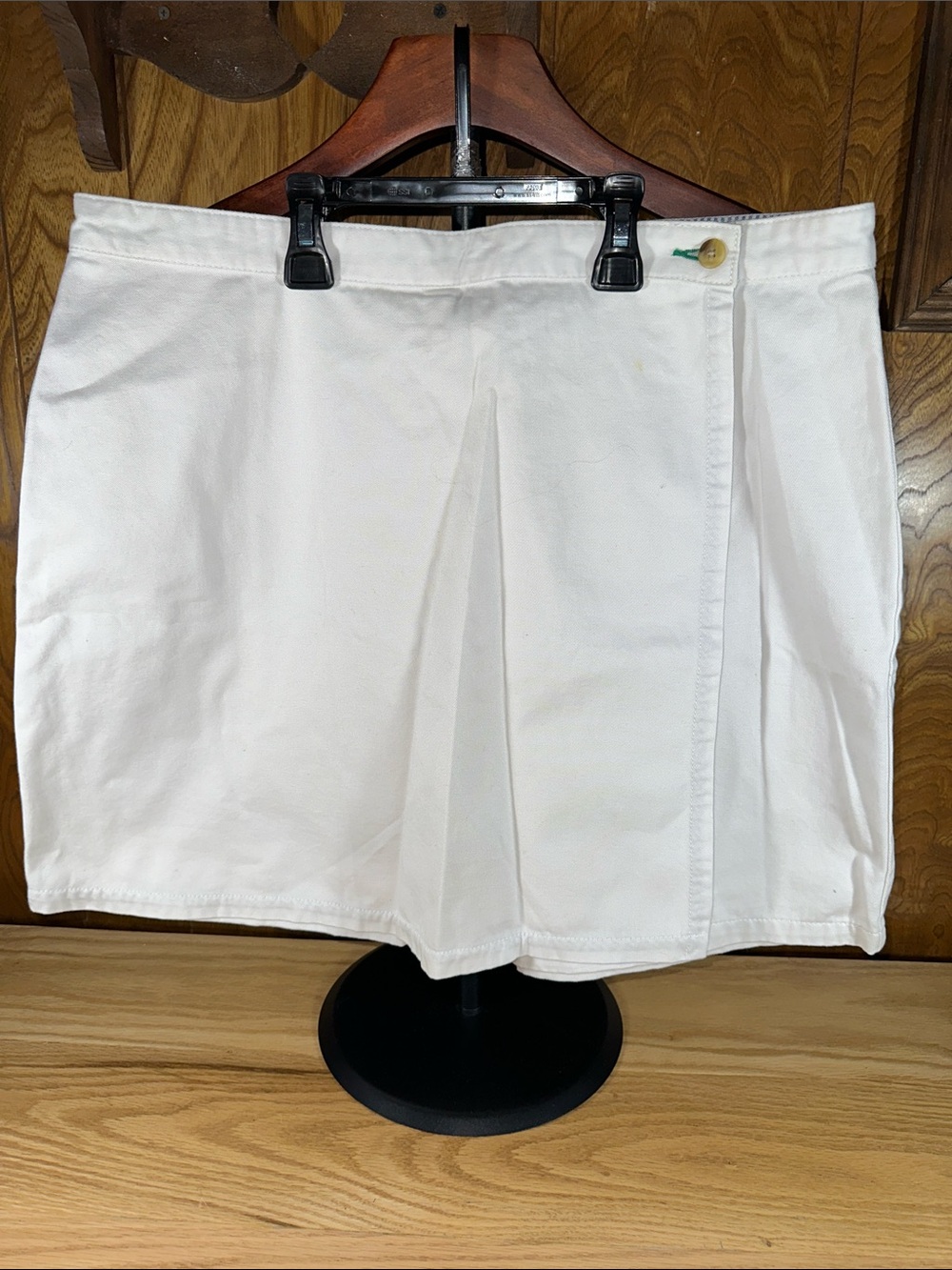 🎉Tommy Hilfiger White Wrap-Front Mini Skort with Button Detail. D239